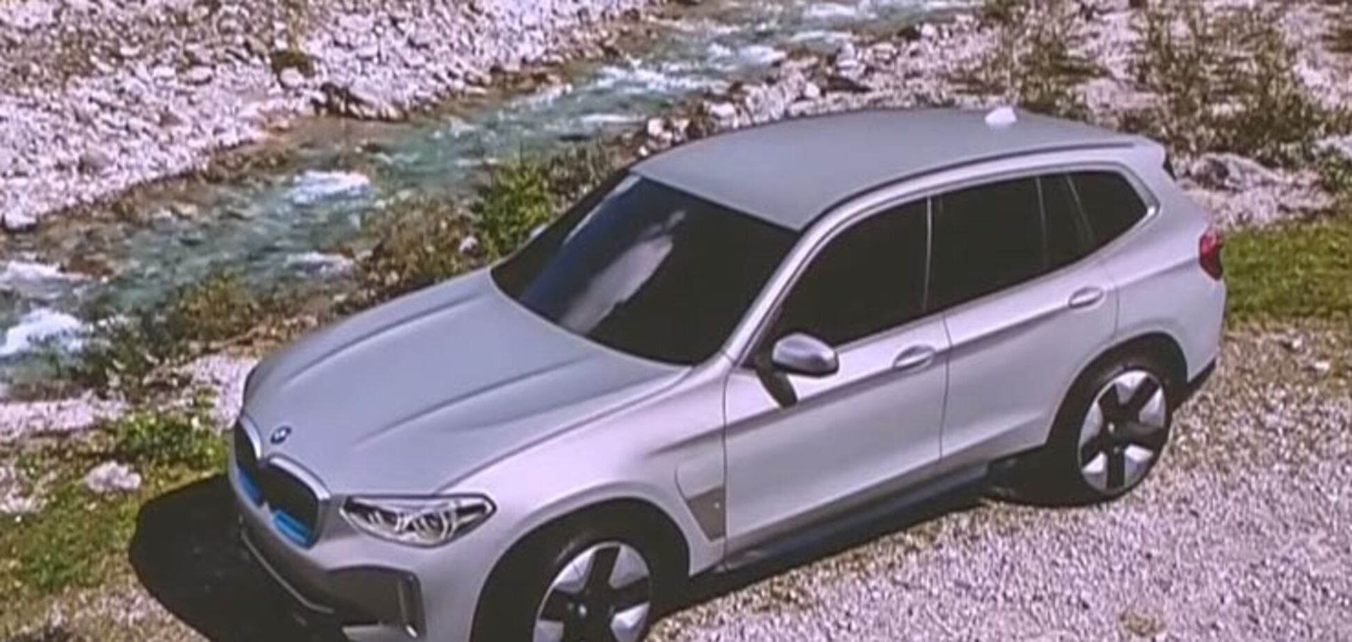 В каком виде электрический BMW X3 появится на улицах. Фото