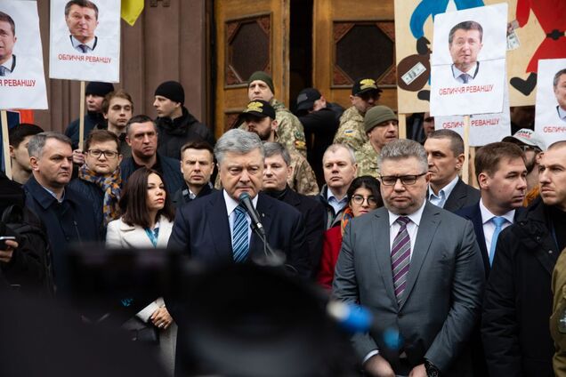 Адвокат назвав проєкт підозри Порошенку абсурдним документом