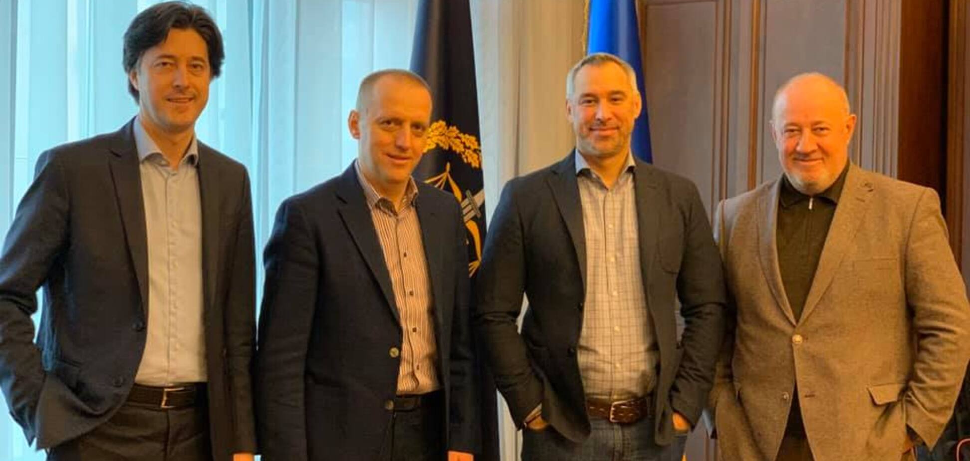 Рябошапка попрощался после отставки и показал фото из Офиса генпрокурора