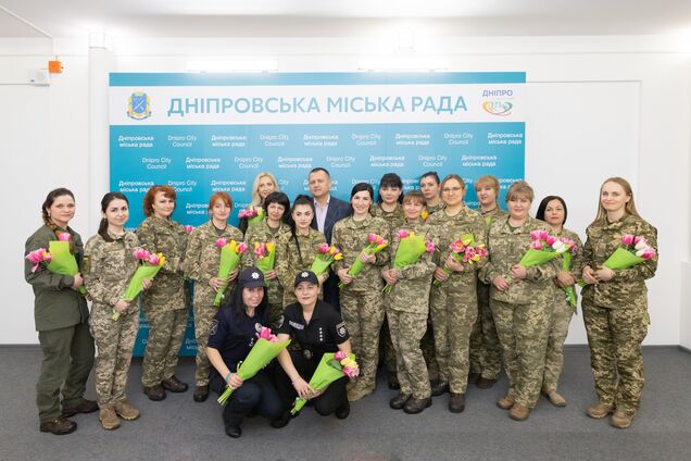 Філатов привітав військовослужбовиць Дніпра з прийдешнім Міжнародним жіночим днем