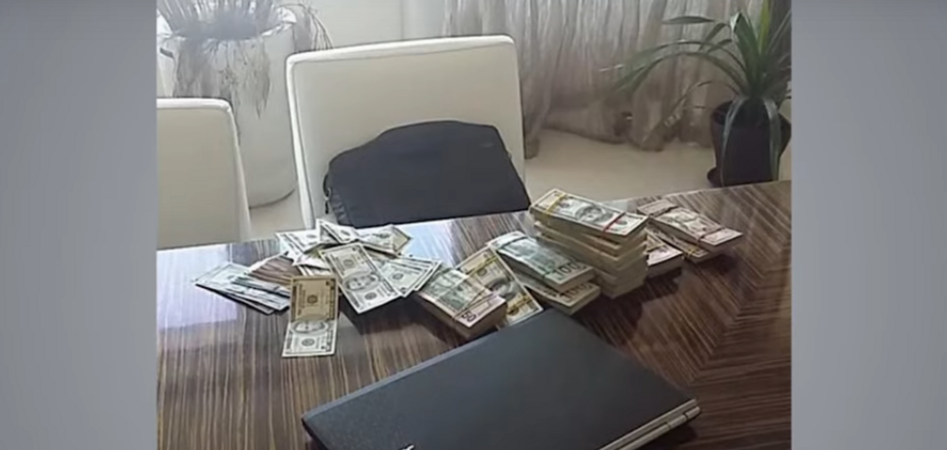 У прокуратурі Києва виявили мішок фальшивих доларів: нові деталі історії