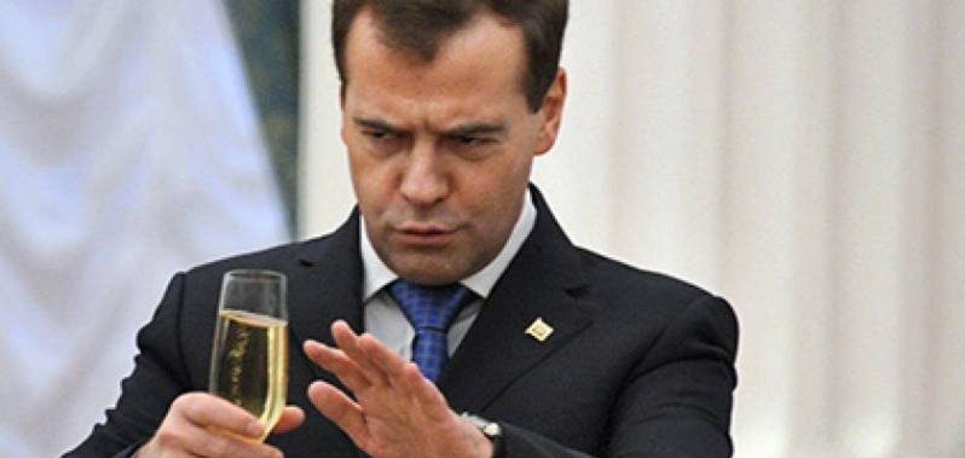 Путин выгнал Медведева из-за алкоголизма: всплыла скандальная информация
