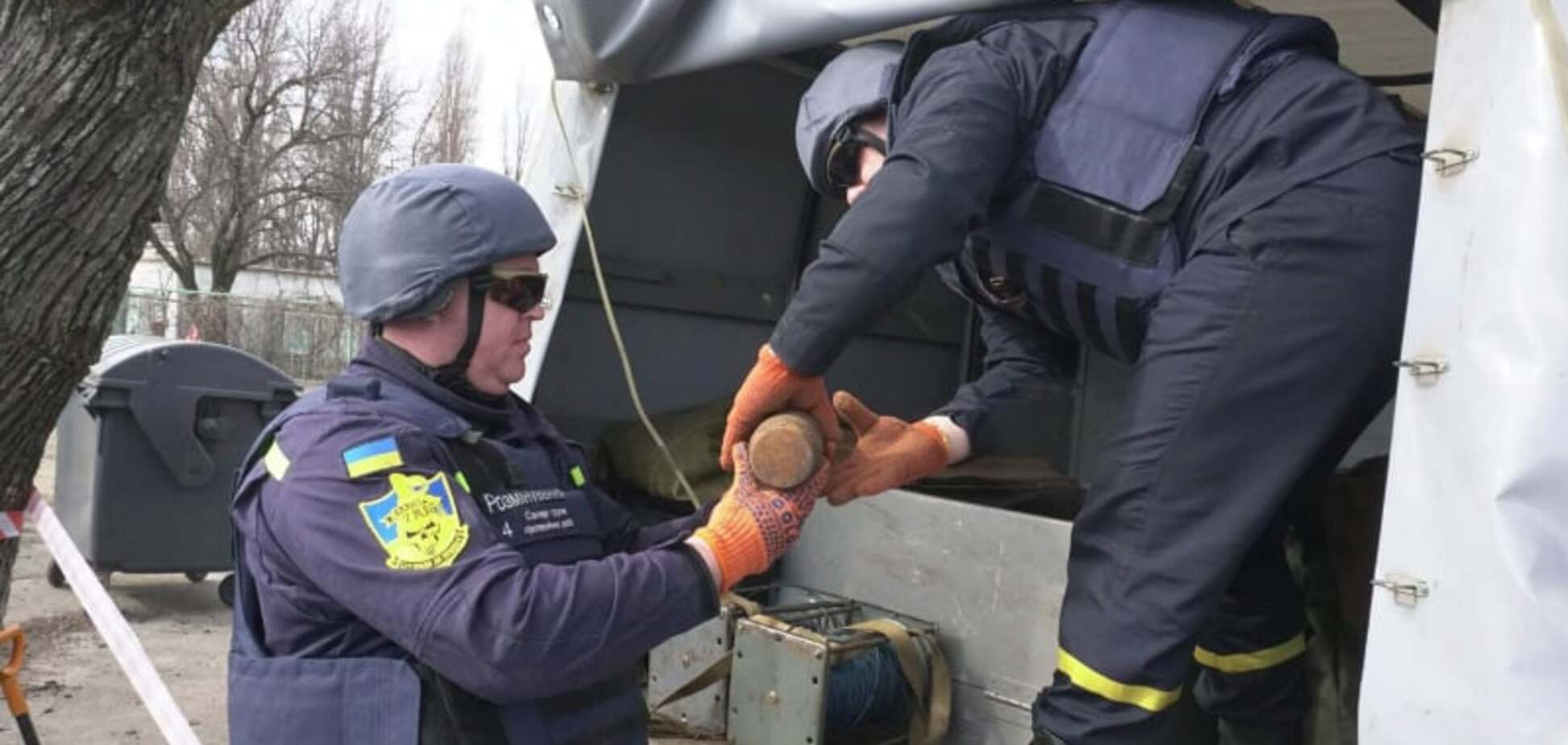 Аеропорт Дніпра відновив роботу: знайдено п'ять авіабомб. Відео