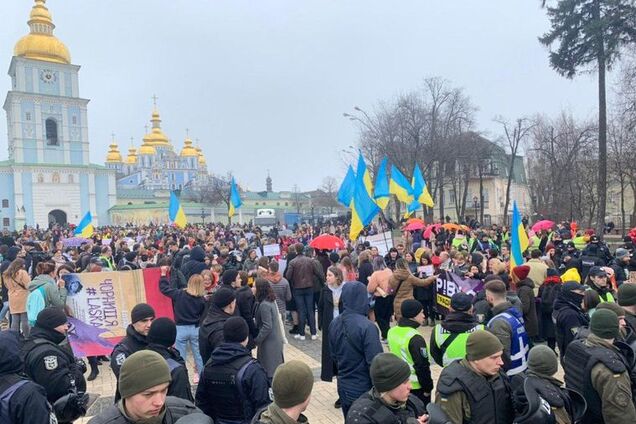 У Києві пройшов Марш жінок до 8 березня: найцікавіші фото та відео