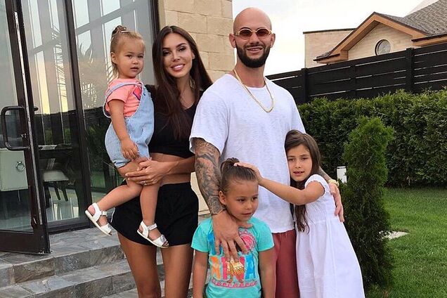 Самойлова и Джиган с детьми