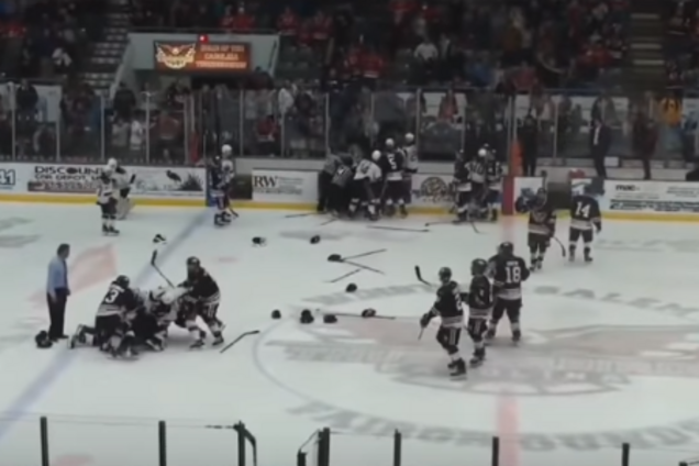 Бійка в матчі 'Кароліни' та 'Коламбуса'