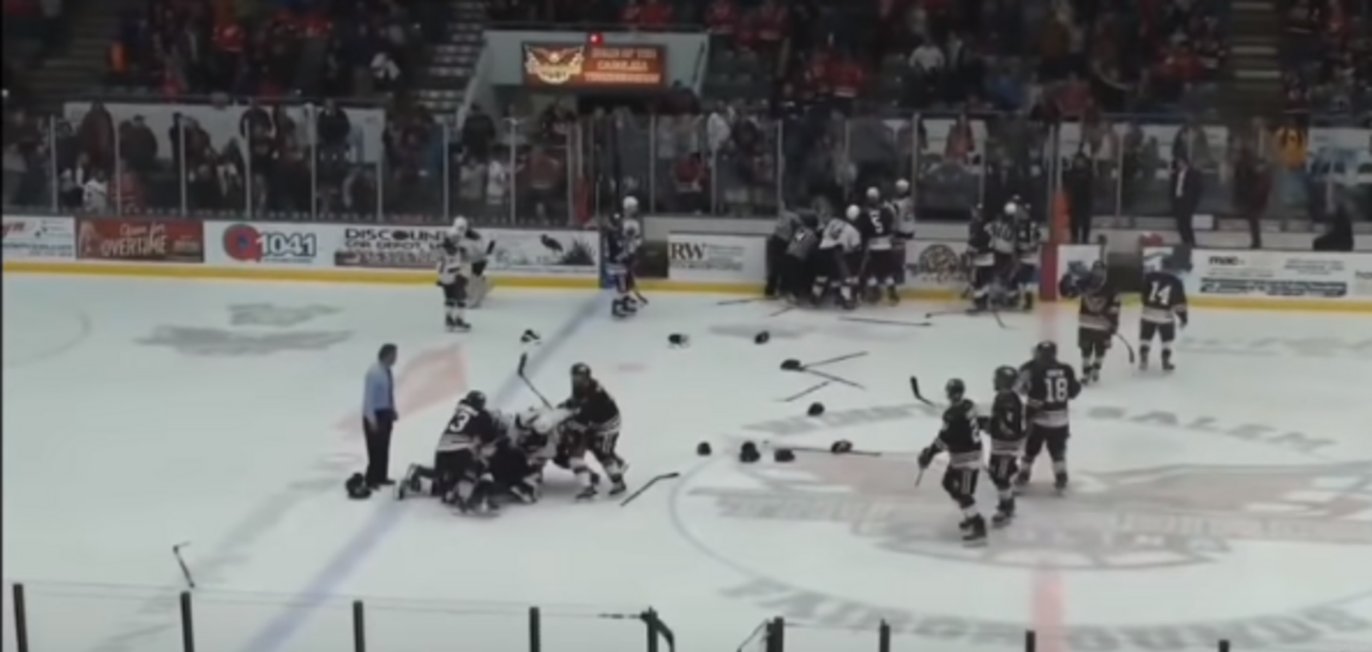 Бійка в матчі 'Кароліни' та 'Коламбуса'