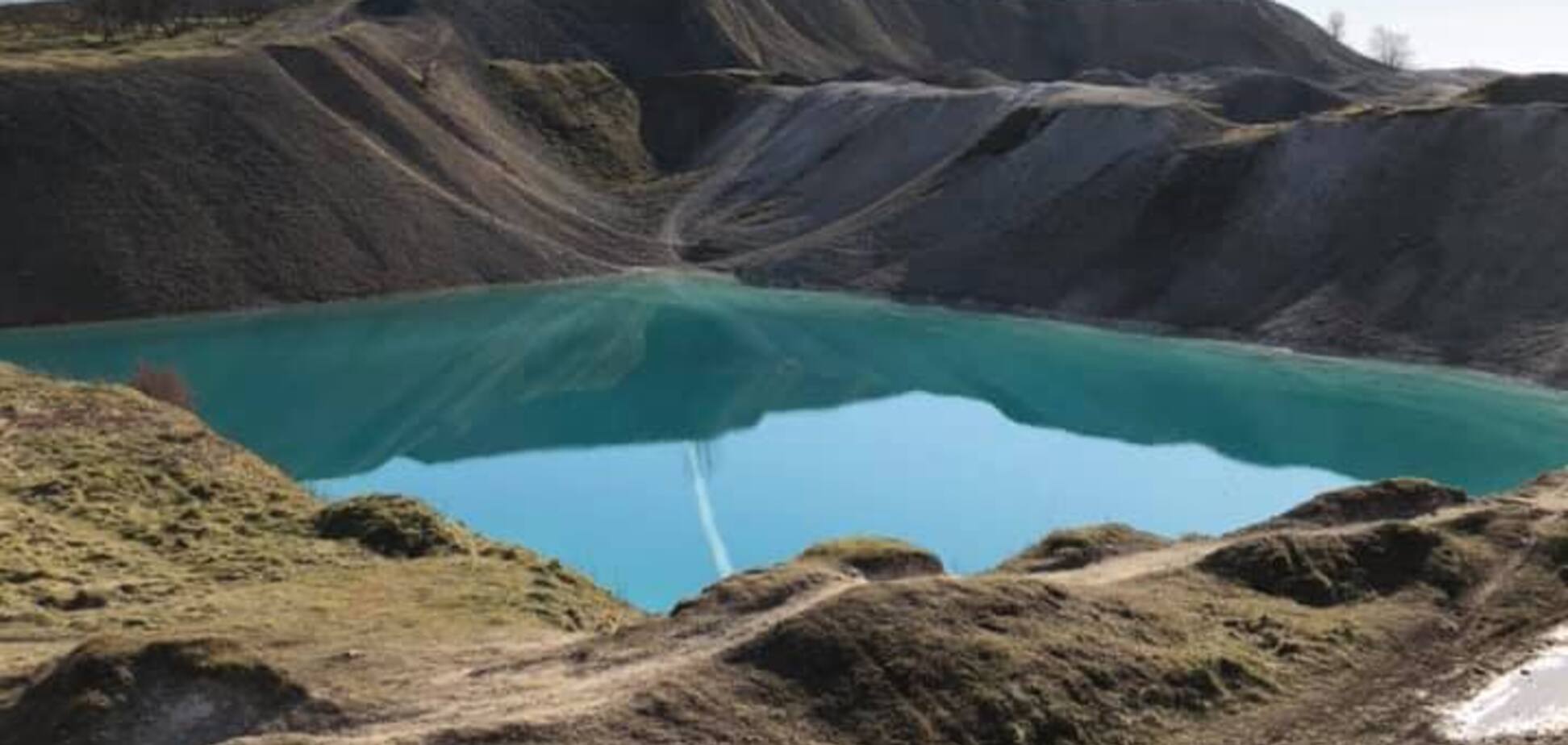 Популярне туристичне місце зіпсували через порушників карантину. Фото