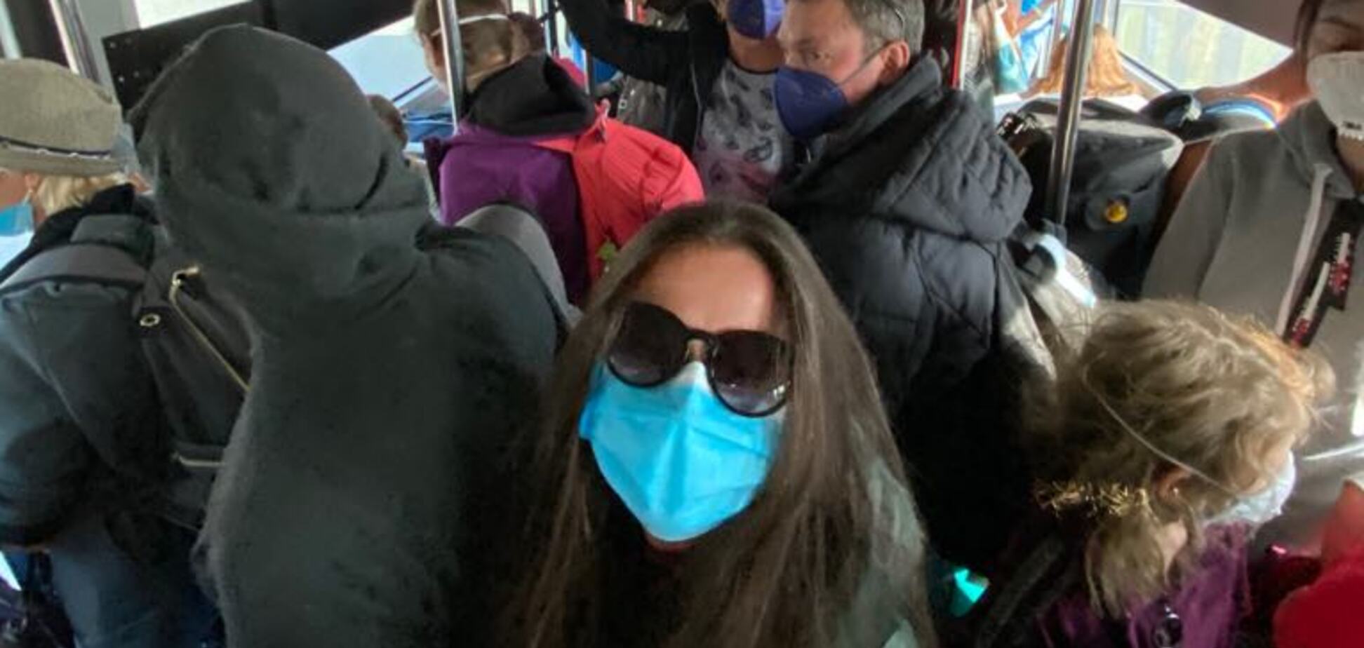 'Чому поїзд із Москви приїхав без проблем?' Пасажирка рейсу з В'єтнаму гнівно звернулася до влади