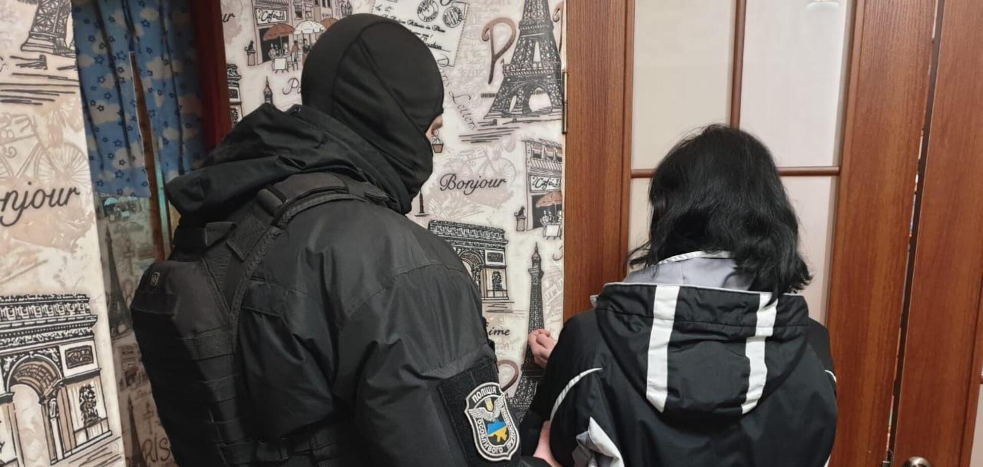 На Дніпропетровщині жінка знімала порно з 4-річною дочкою