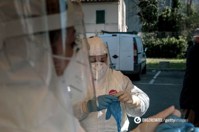 Количество заболевших коронавирусом в мире подбирается к миллиону