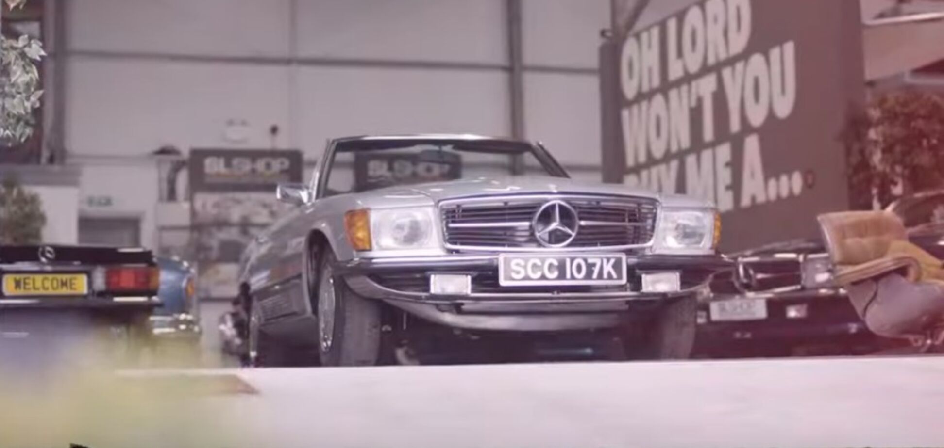 40-річний Mercedes перетворили на Tesla з крутим дизайном