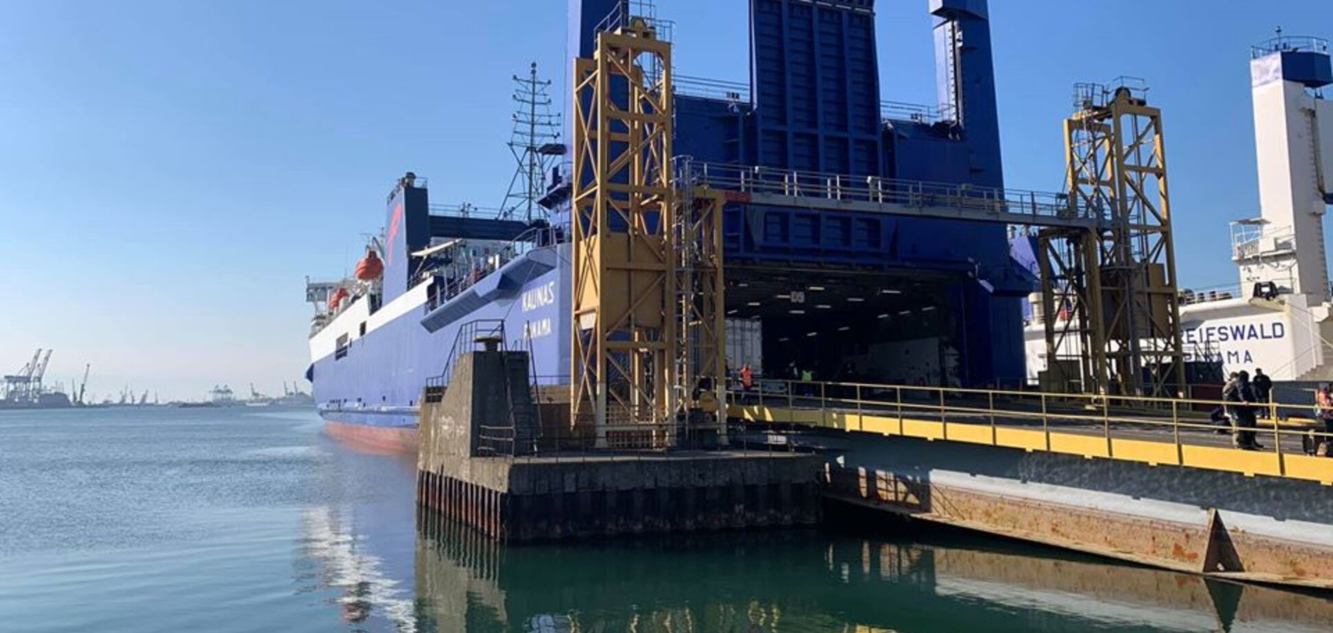 Одесситов, прибывших на пароме из Грузии, отправили в обсервацию