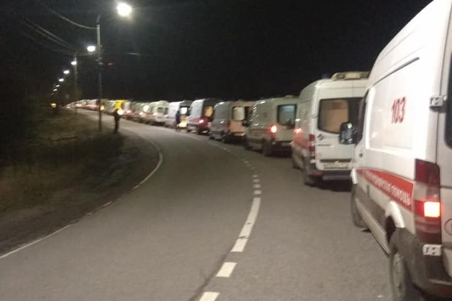 Пробка из 'скорых' у больницы в Химках: появились новые данные