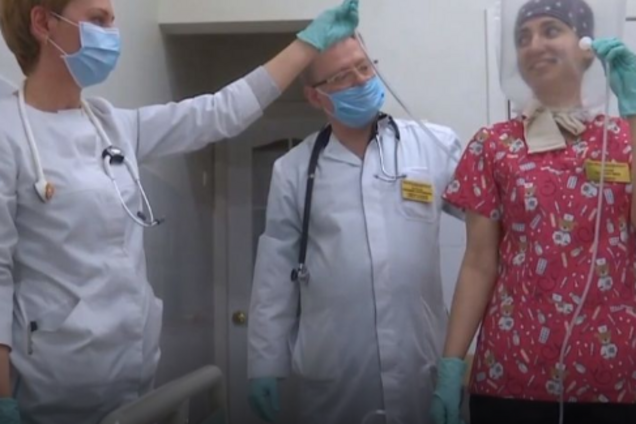 В Днепре начали изготавливать пакеты для дыхания больным коронавирусом. Видео