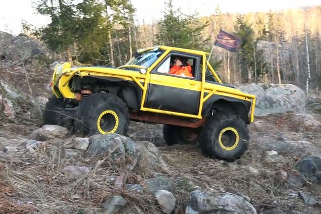 Гибрид Лада Нива и грузовика Mercedes показал свои возможности