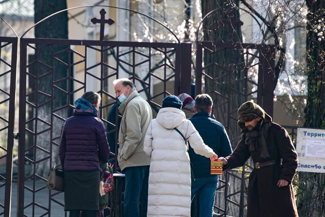 В Україні священників покарали за масові служби в розпал карантину
