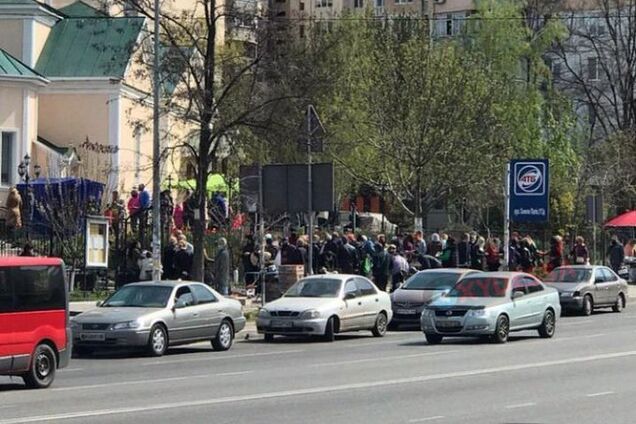 На Одещині люди масово пішли в церкви, наплювавши на карантин: фото розлютили мережу