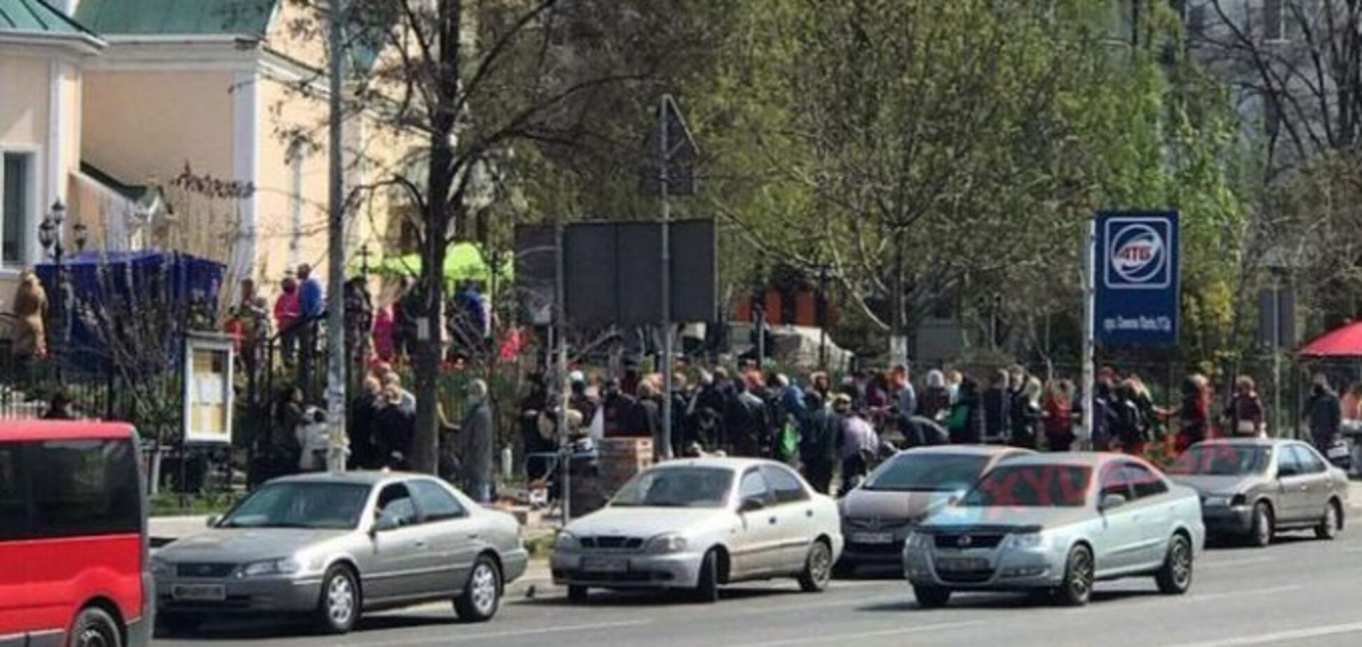 Массовое скопление верующих на карантине в Одессе