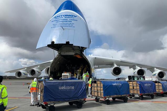 Украинский самолет-гигант 'Мрія' доставил в Польшу рекордный груз помощи с COVID-19. Фото
