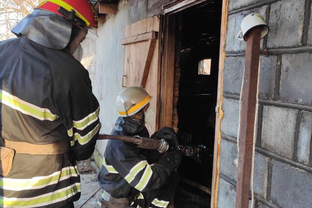 На Днепропетровщине при пожаре обгорела женщина. Фото с места ЧП