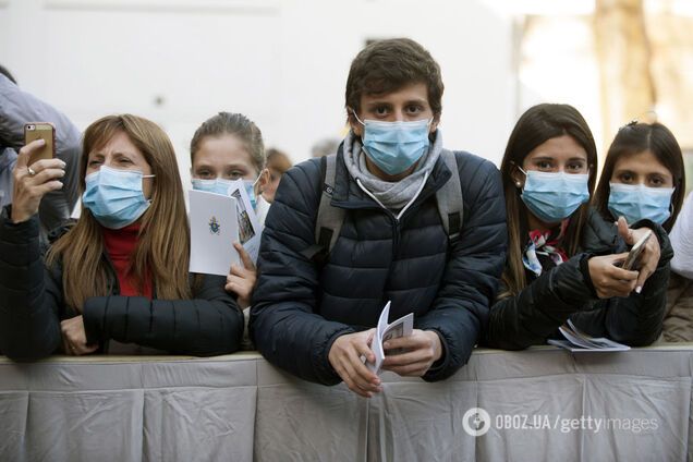 Медик призвал выпустить молодежь на улицы и дать заразиться коронавирусом