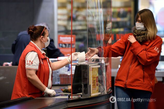 Люди на вулицях і відкриті магазини: Австрія почала оживати після зняття карантину
