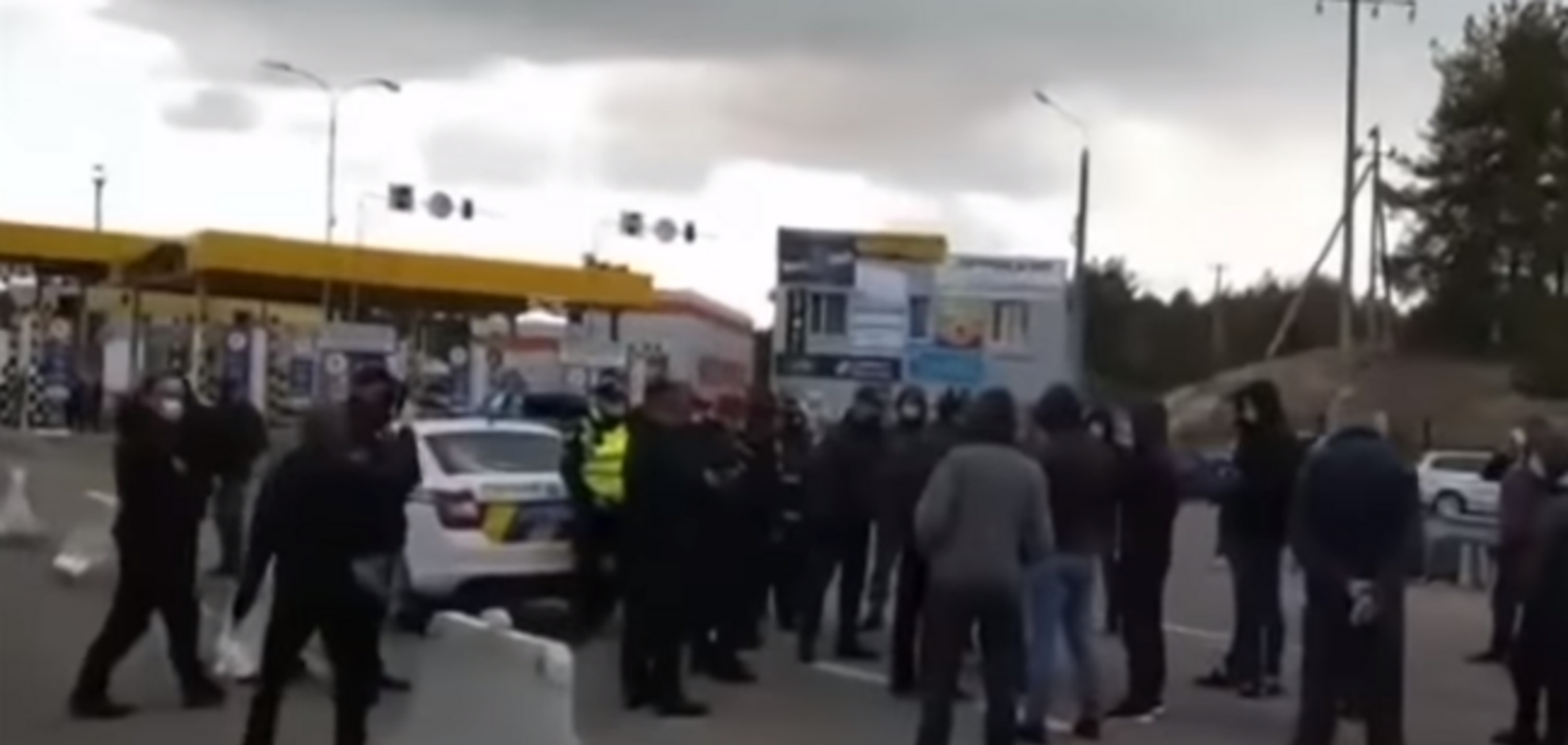 Украинцы перекрыли КПП Ягодин