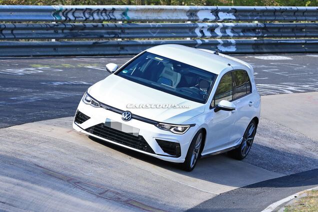 VW Golf R нового поколения готовится к дебюту