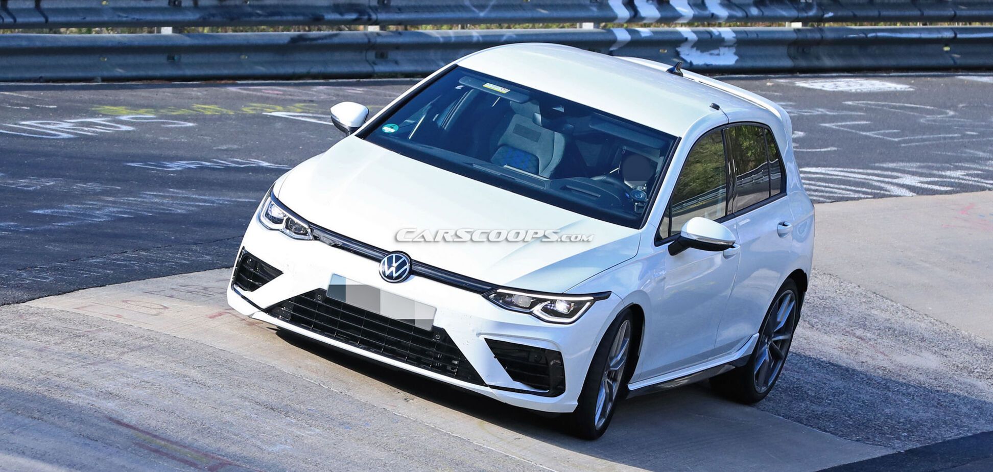 VW Golf R нового поколения готовится к дебюту