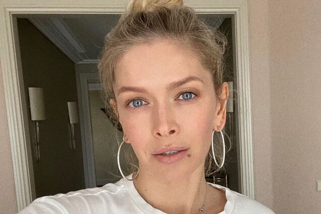 Брежнева полностью оголила грудь в ванной: откровенное фото