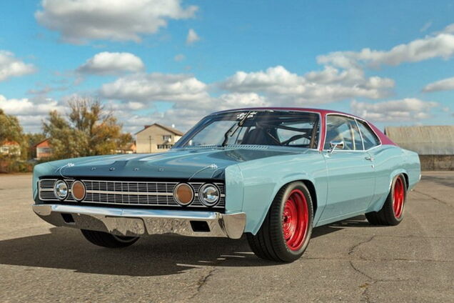 50-летний седан превратили в мощный рестомод