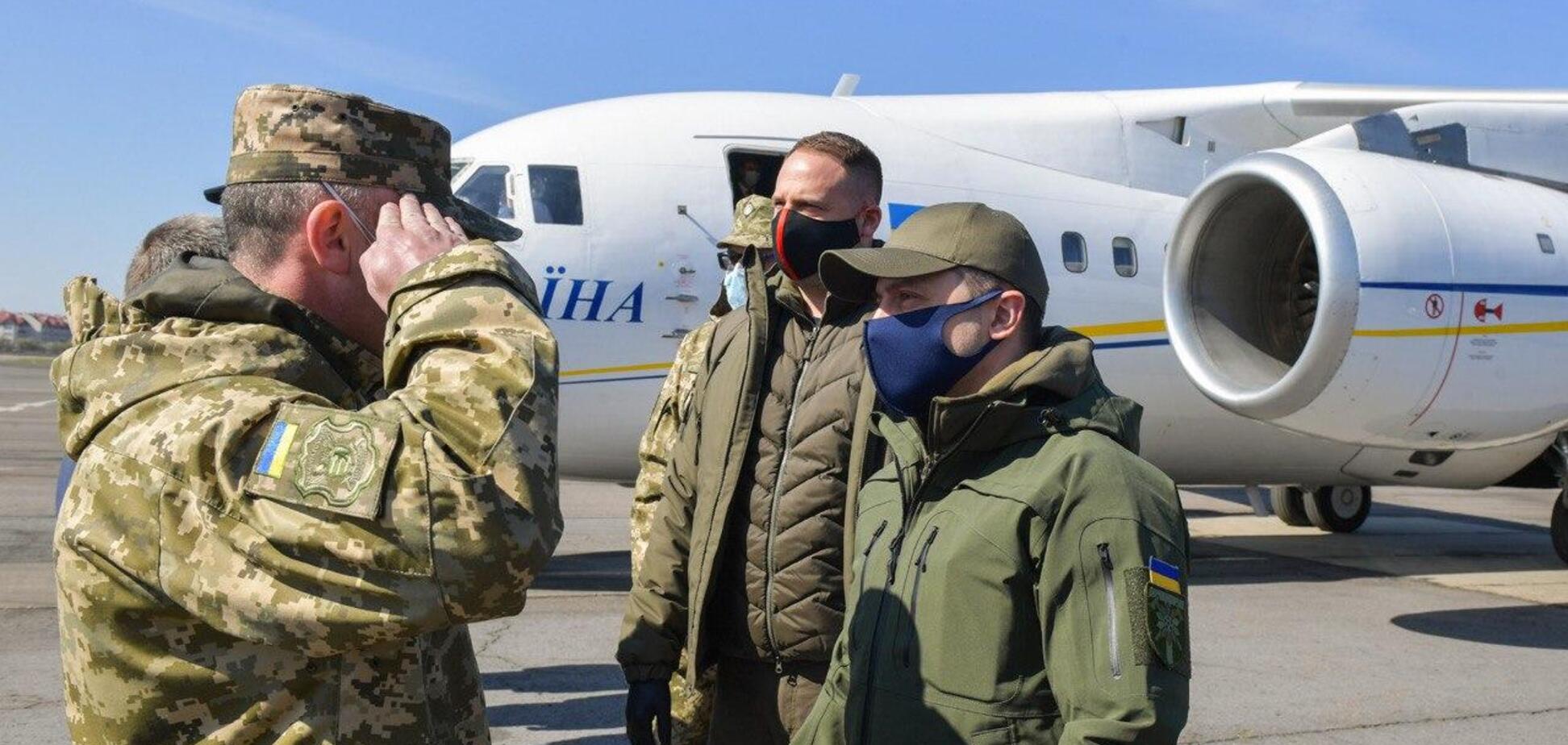 Зеленский приехал на Закарпатье: проверяет военных. Видео