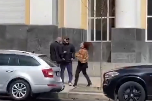 У Вінниці депутатка облради плюнула в обличчя колезі: сварка потрапила на відео