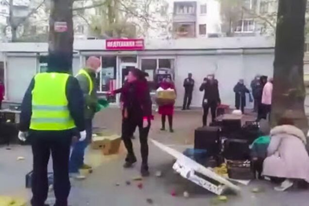 У Криму в розпал карантину продавці влаштували бійню на ринку. Відео
