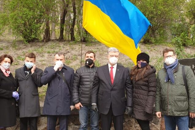 "Европейская Солидарность" возобновила особенный для участников Майдана памятный знак