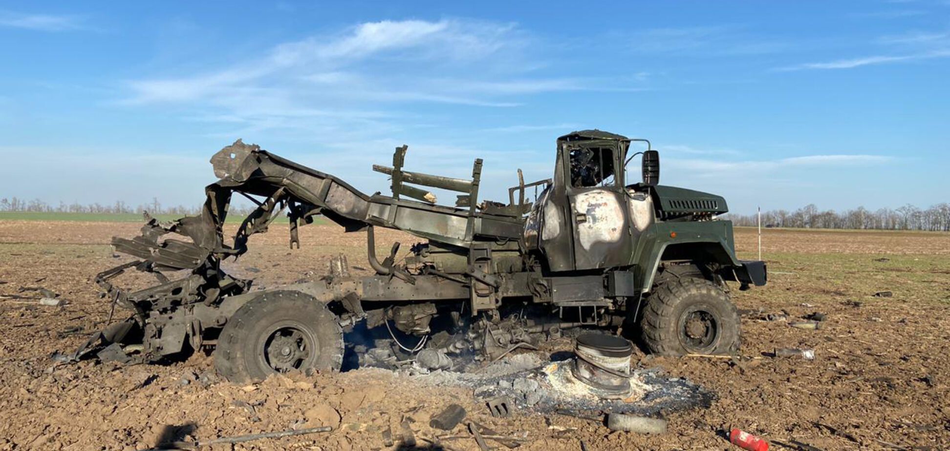 На Херсонщині вибухнула військова вантажівка з боєприпасами. Фото