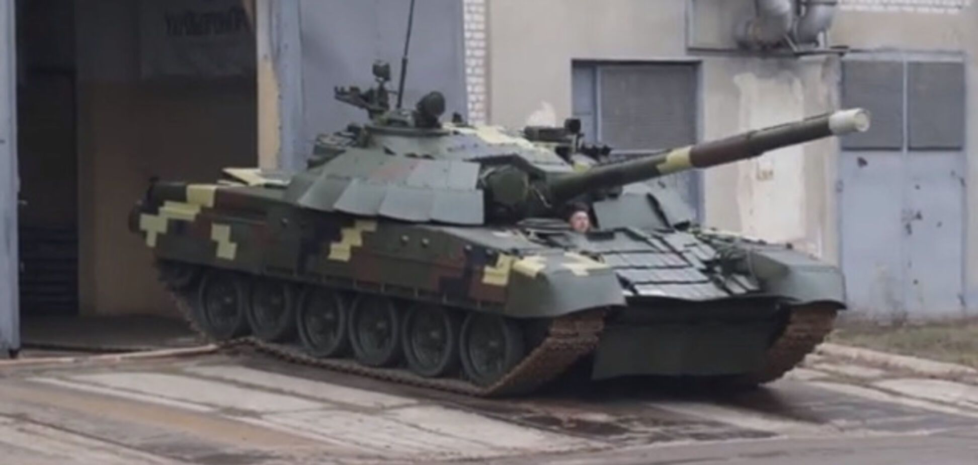 Современный танк для ВСУ успешно испытали под водой: появилось видео