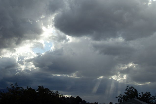 Прохолодно і похмуро: синоптики уточнили прогноз погоди в Дніпрі