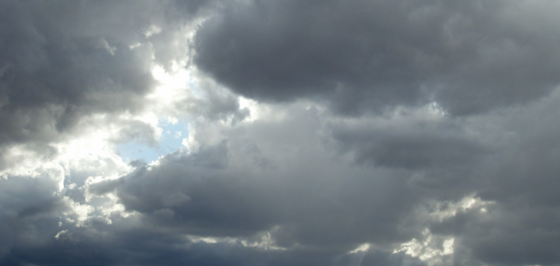 Прохолодно і похмуро: синоптики уточнили прогноз погоди в Дніпрі