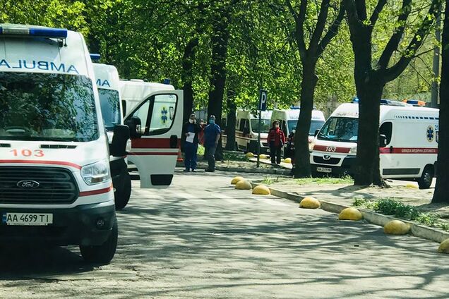 Швидкі мчали по шосе: до Києва прибув борт із пораненими героями Донбасу