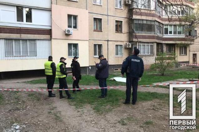 Подозреваемый в расстреле пары в Кривом Роге выбросился с 8-го этажа