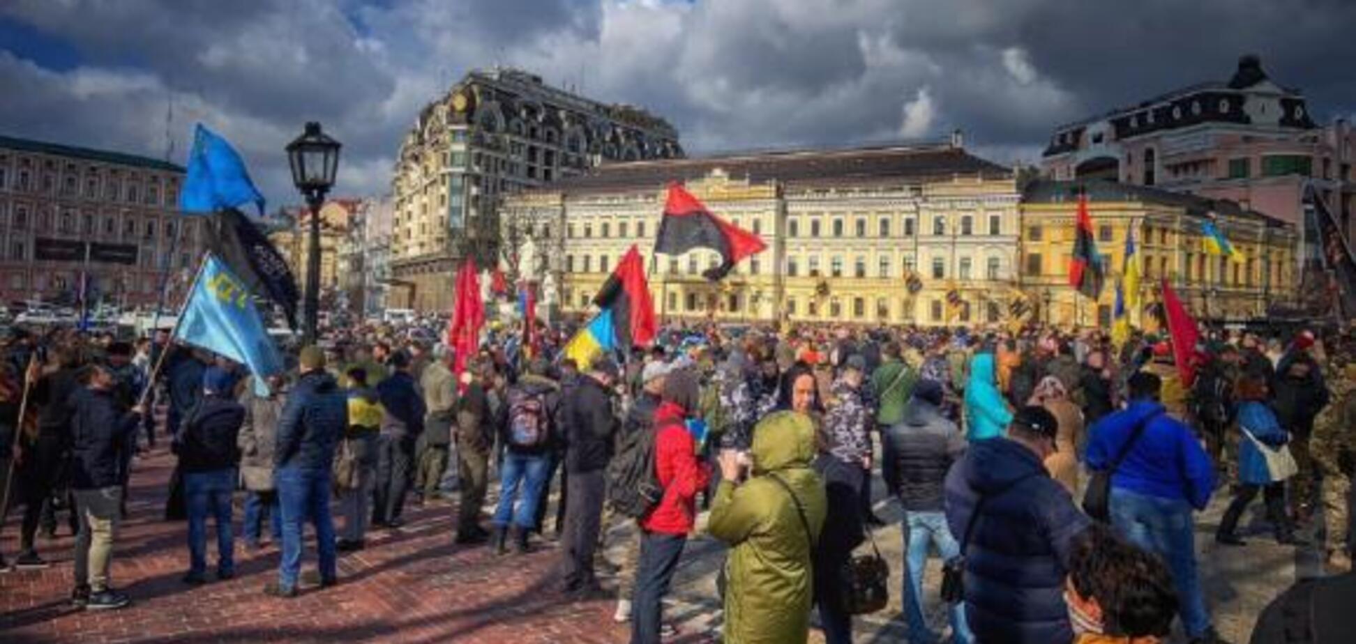 На дно - в гордом одиночестве: как война патриотов и либералов породила реванш