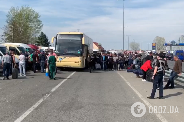 Украинцы продолжают массово возвращаться из Европы. Показательное видео