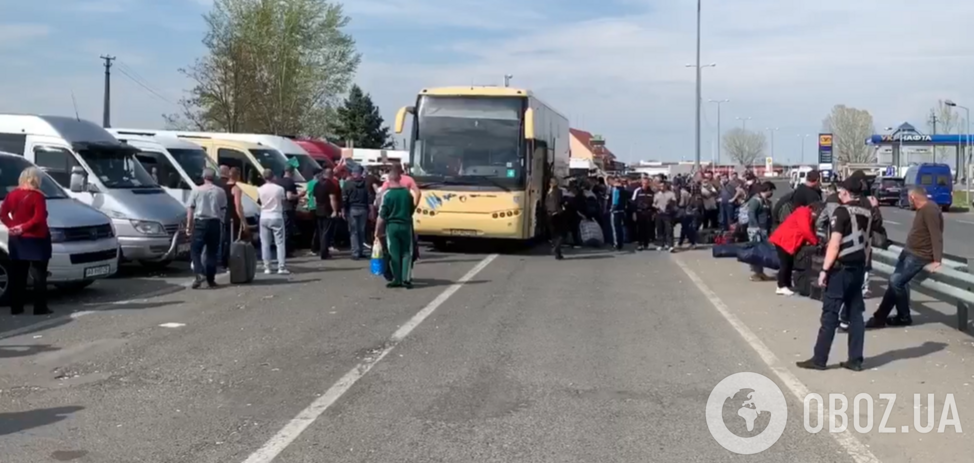 Украинцы продолжают массово возвращаться из Европы. Показательное видео