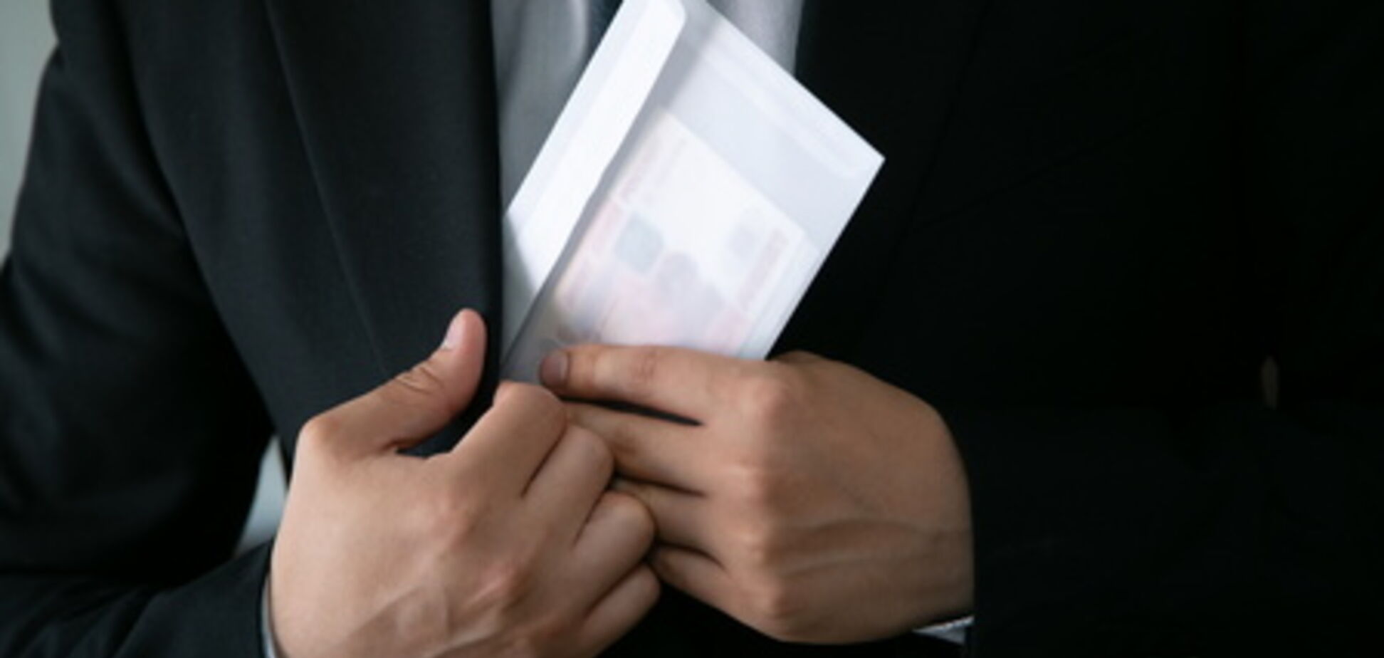 В Україні за три місяці у корупціонерів забрали лише 14 тисяч гривень