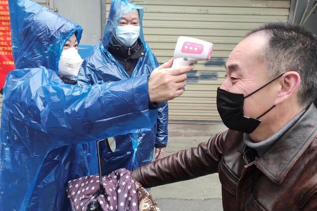 Влада Китаю зібралася протестувати на коронавірус усе населення Уханя