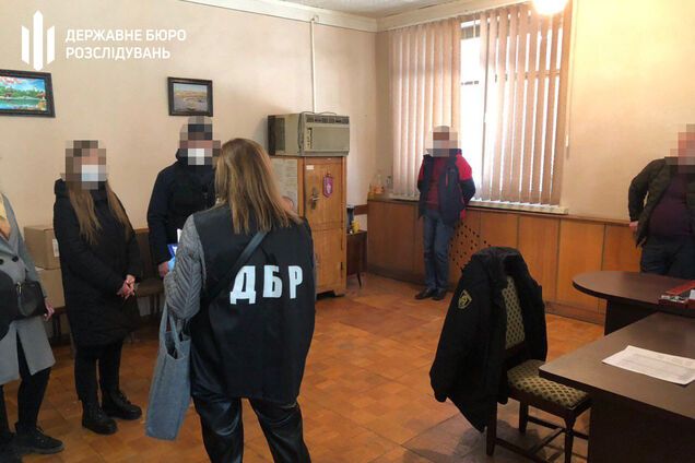 Вывезли в лес и дали в руки бензопилу: на Харьковщине полицейские намеренно оболгали мужчину
