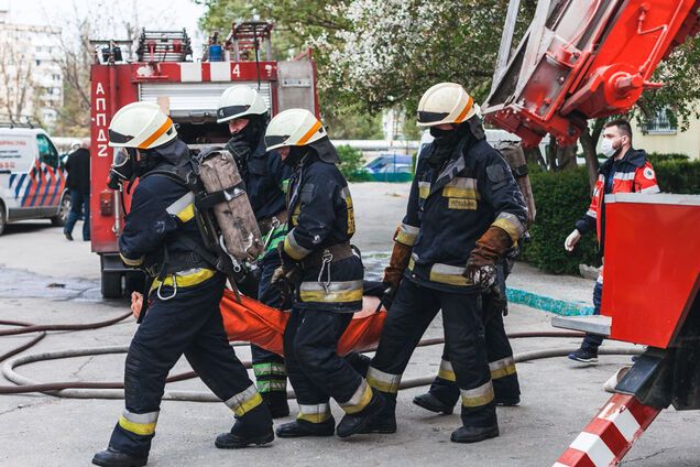 У Дніпрі спалахнула пожежа в багатоповерхівці: постраждалий помер у "швидкій"