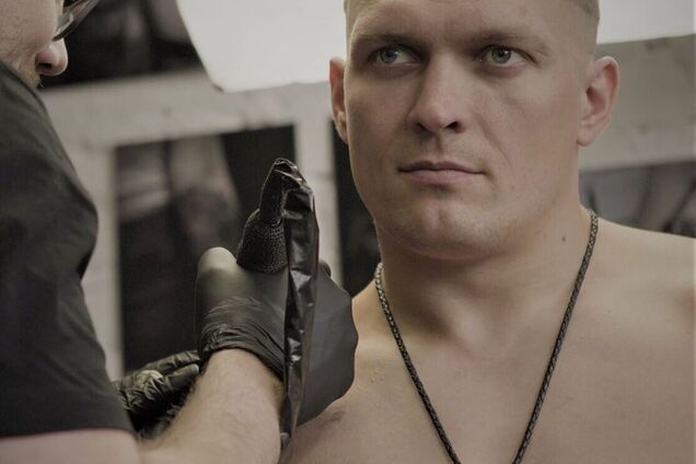 'Вот он миленький, родной': Усик показал, чей Крым